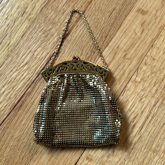 Vintage Whiting & Davis Gold Mesh & Scrollwork Mini Bag with Original Mirror - Picture 2 of 9